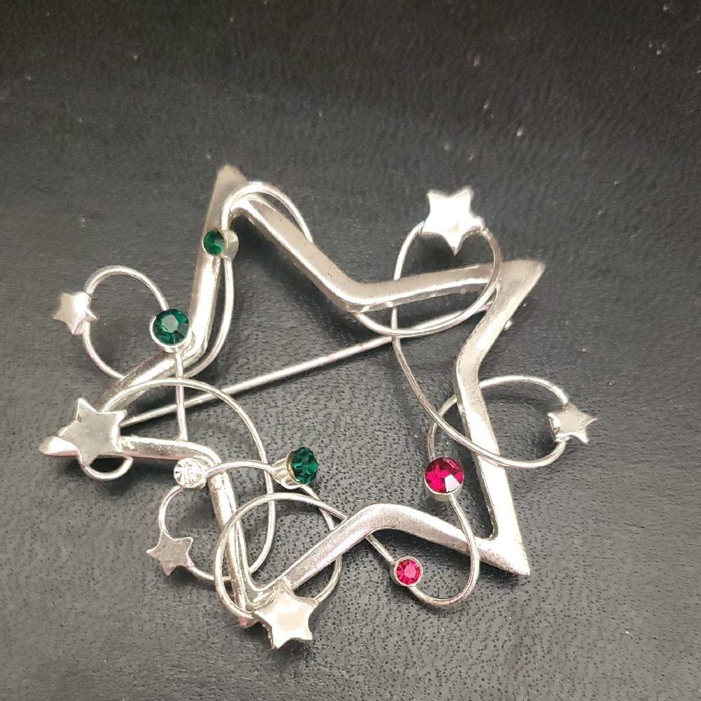 Silver Star Brooch with Gem Accents DZ777